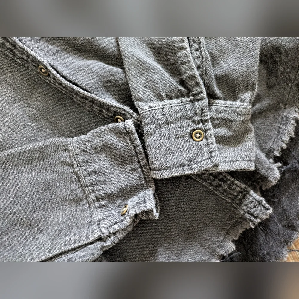 Hollister Black Button Up Long Sleeve Collared Denim Over Shirt Distressed XS - Picture 5 of 8